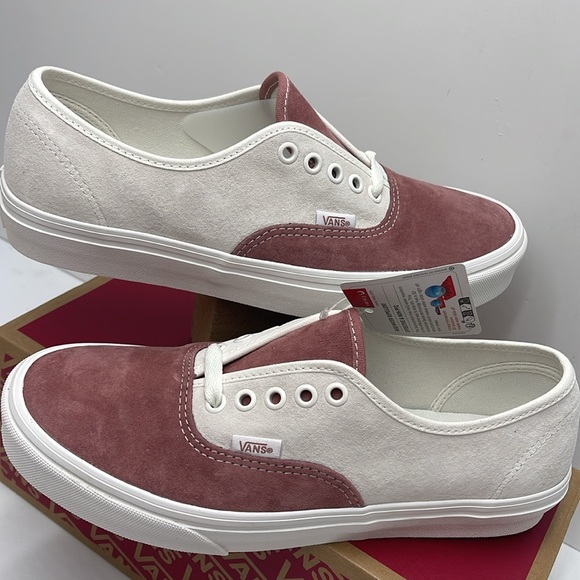 Vans Men’s Authentic
Pig Suede Withered Rose
VN000BW5CHO
Sneakers - Picture 10 of 16